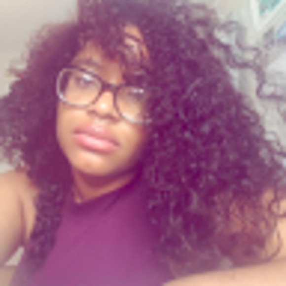 Meet your Posher, Micaela - Picture 1 of 1